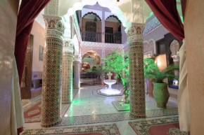 Отель Riad Mille Et Une Nuits  Марракеш